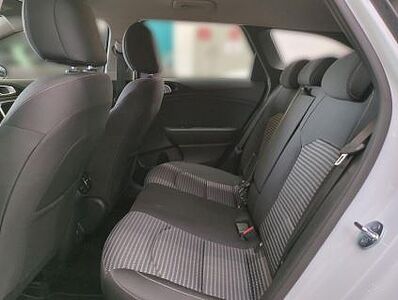 Kia Ceed SW 1.5 T-GDI DCT7 OPF Vision / Navi / ACC