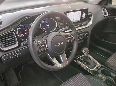 Kia Ceed SW 1.5 T-GDI DCT7 OPF Vision / Navi / ACC