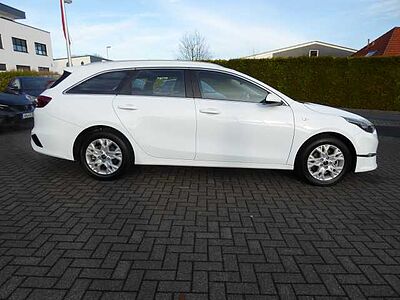 Kia Ceed SW 1.5 T-GDI DCT7 OPF Vision / Navi / ACC