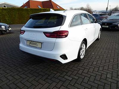 Kia Ceed SW 1.5 T-GDI DCT7 OPF Vision / Navi / ACC