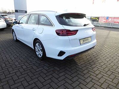 Kia Ceed SW 1.5 T-GDI DCT7 OPF Vision / Navi / ACC