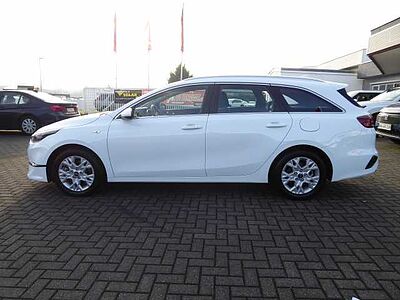Kia Ceed SW 1.5 T-GDI DCT7 OPF Vision / Navi / ACC