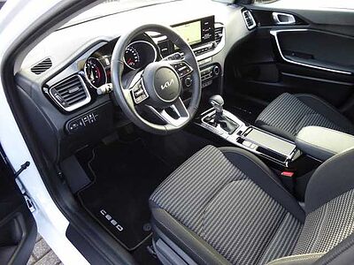 Kia Ceed SW 1.5 T-GDI DCT7 OPF Vision / Navi / ACC