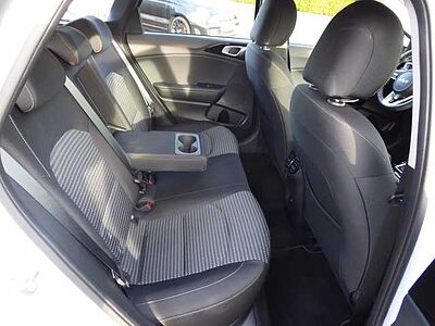 Kia Ceed SW 1.5 T-GDI DCT7 OPF Vision / Navi / ACC